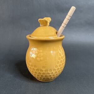 Creative Co-Op Honey Pot with Wood Dipper – Golden Yellow Stoneware Jar (8 oz)